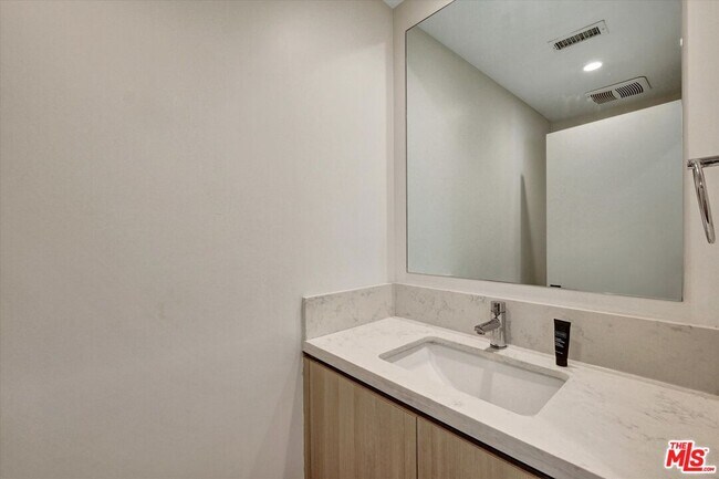 Building Photo - 1249 N Formosa Ave