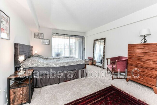 Building Photo - 1300 Army Navy Dr