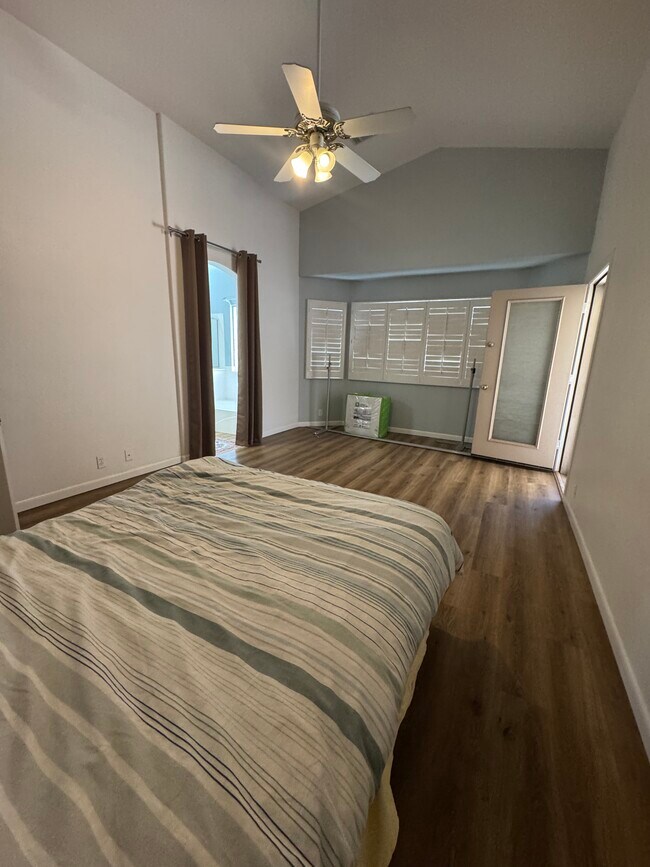 Building Photo - 8937 W Lone Cactus Dr