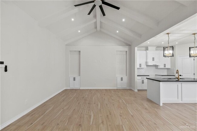 Building Photo - 12 Xenops Ave