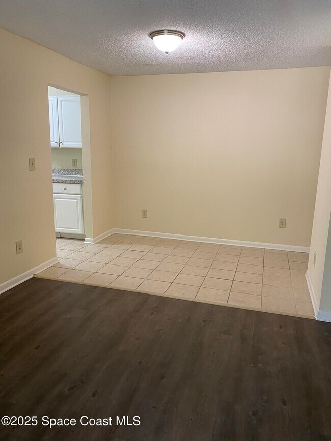 Building Photo - 3550 Sable Palm Ln
