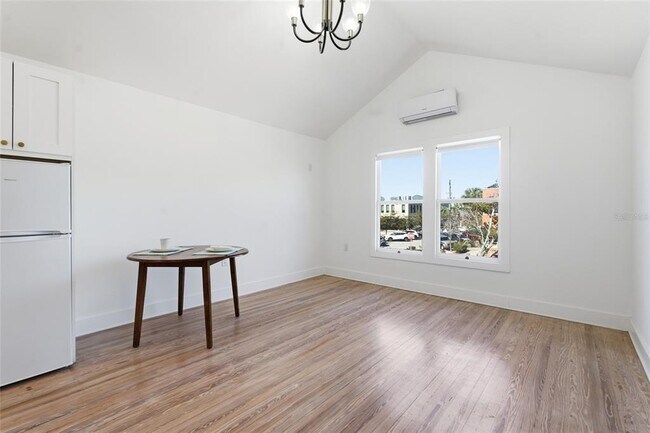 Building Photo - 326 6th Ave N