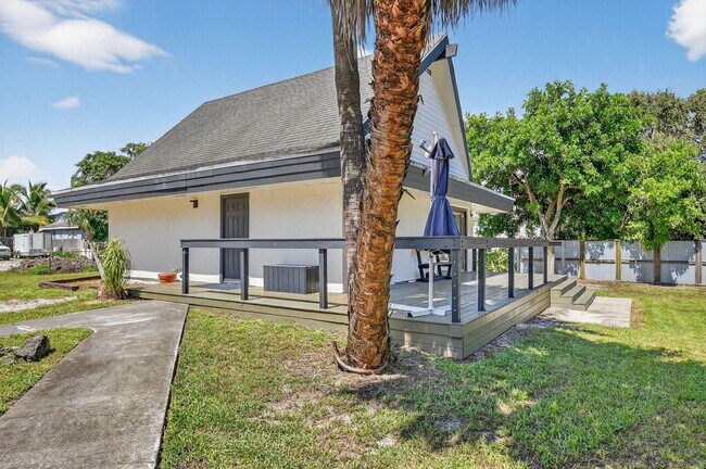Building Photo - 3532 Coconut Rd