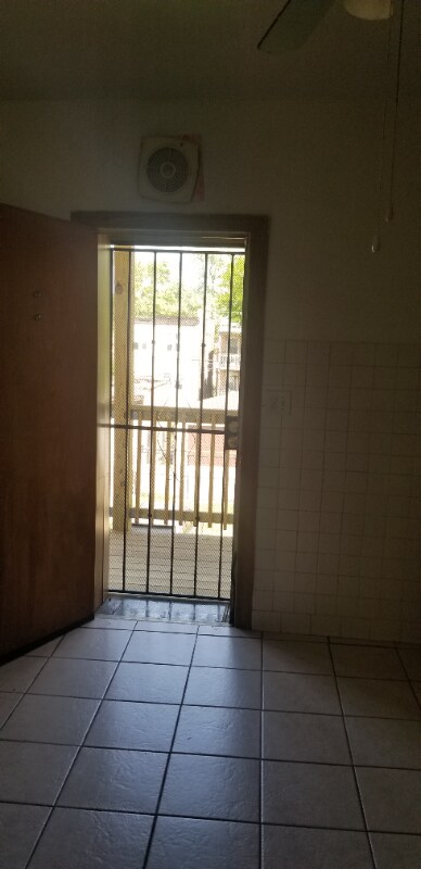 Building Photo - 4622 W Jackson Blvd