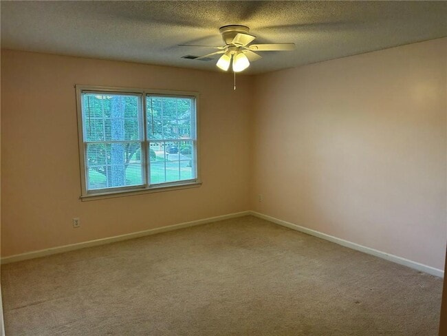 Building Photo - 490 Sherman Oaks Way