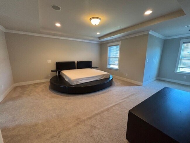 Building Photo - Stunning 5 Bed/4 Bath Home - Water View - ...