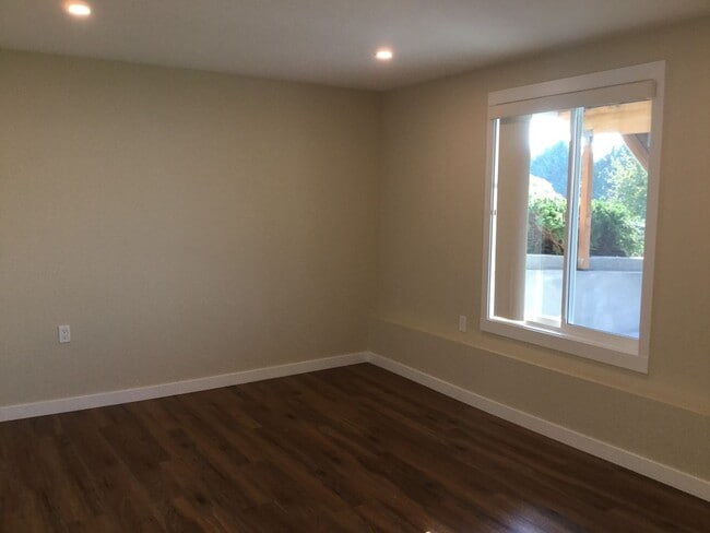 Building Photo - Modern 4-Bedroom Home with Panoramic Water & Mountain Views