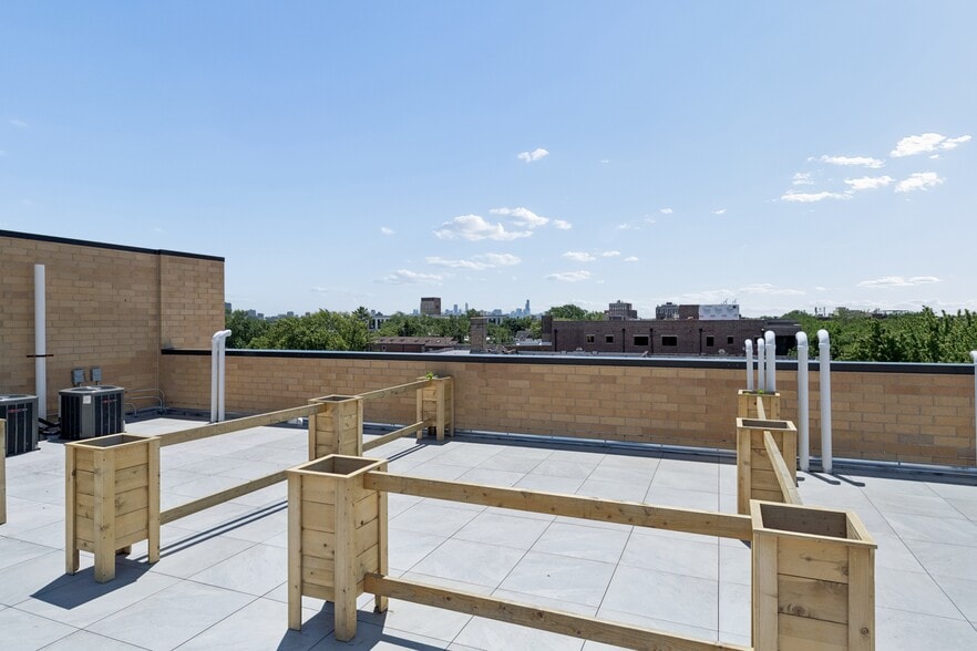 Building Photo - 4939 N Damen Ave