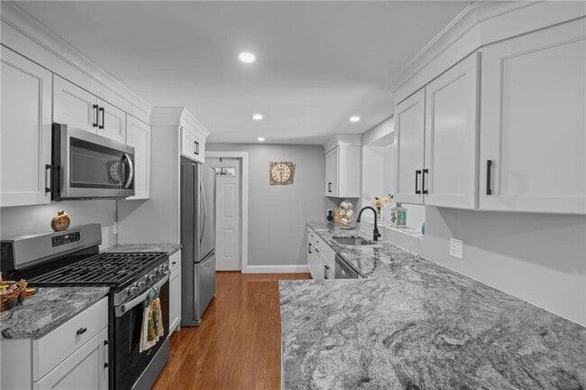 Building Photo - 181 Highland Ave