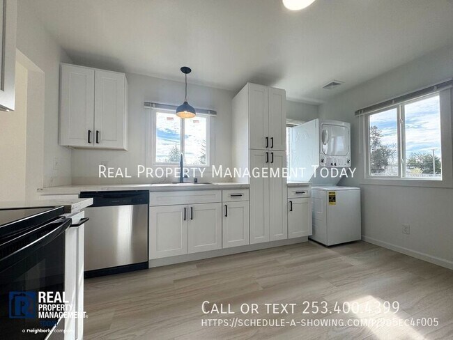 Building Photo - 8420 S Tacoma Way