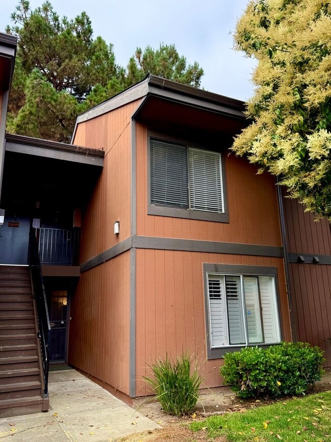 Building Photo - $3290 - 3 BED/2 BATH CONDO IN CENTRAL FREM...
