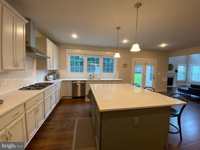 Building Photo - 2233 N Underwood St