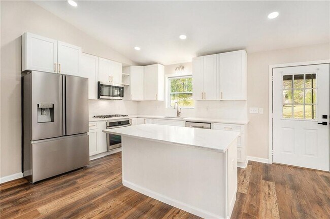 Building Photo - 218 Trickum Hills Ln