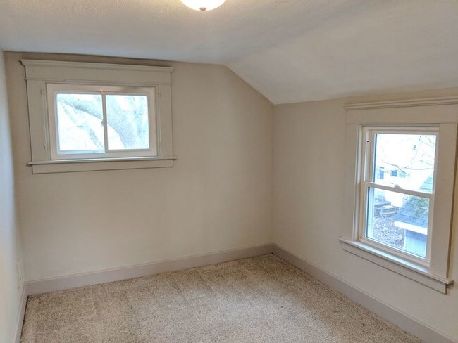 Building Photo - 1410 N Chestnut St