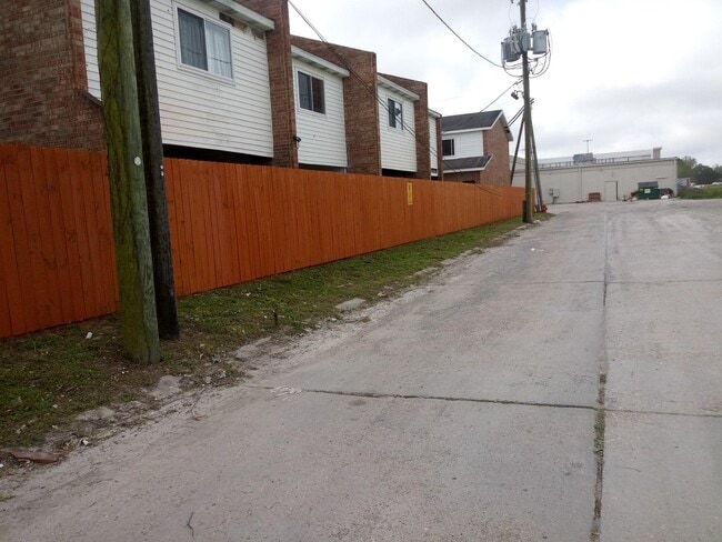 Building Photo - 3594 Friendswood Dr