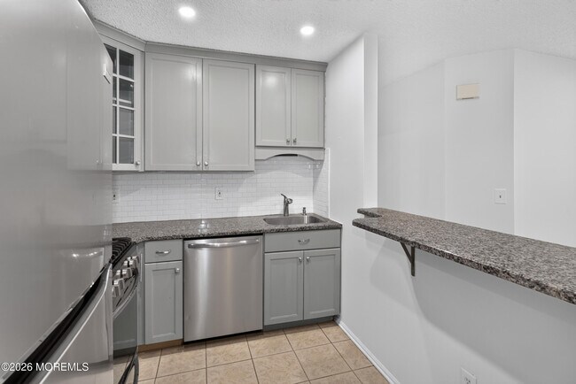Building Photo - 92 Des Moines Ct