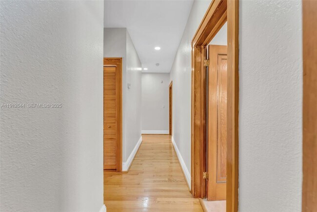 Building Photo - 1514 Capri St