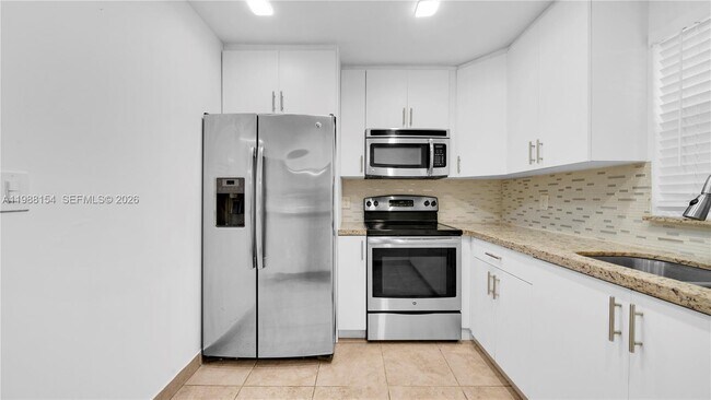 Building Photo - 10575 La Placida Dr