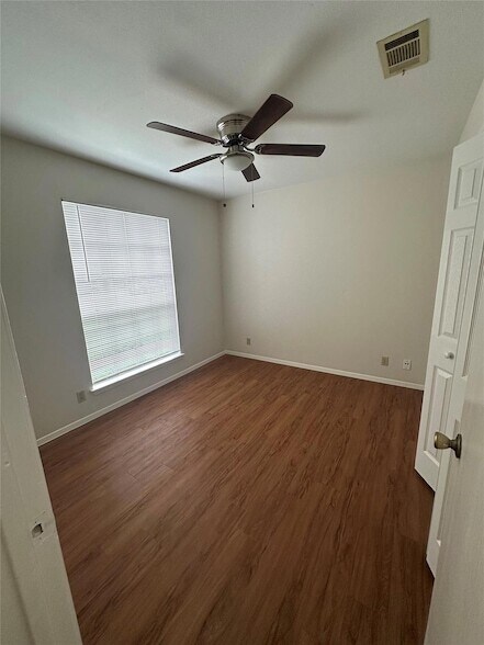 Building Photo - 8703 Piney Point Dr