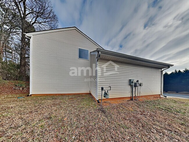 Building Photo - 7005 Sunman Rd