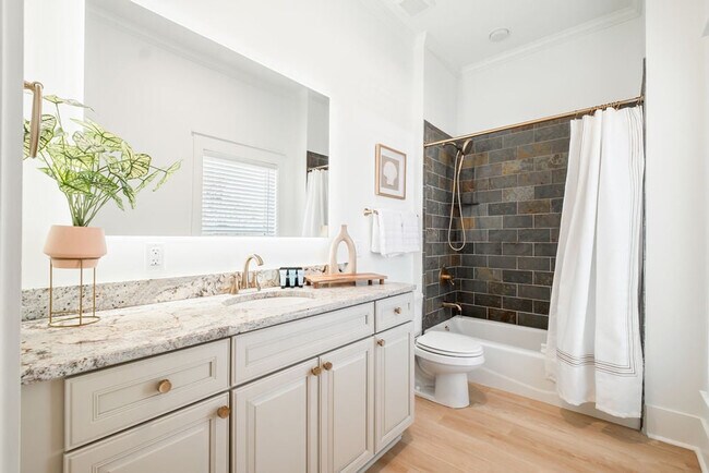 Building Photo - 22022 Front Beach Rd