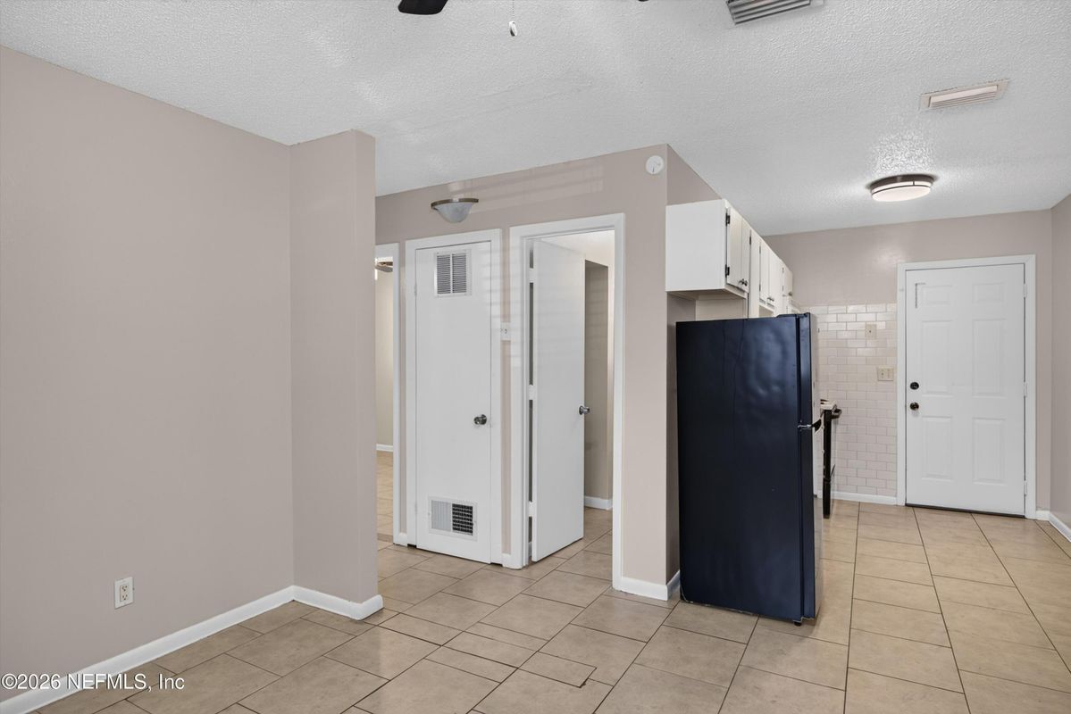 Building Photo - 8067 Parental Cir