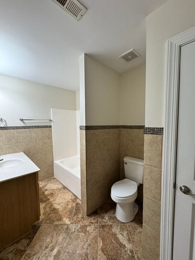 Building Photo - 150 Raye Dr