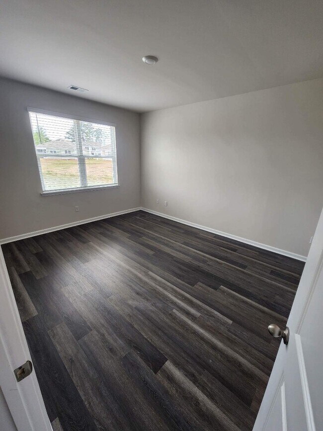 Building Photo - 323 Vaccaro Dr