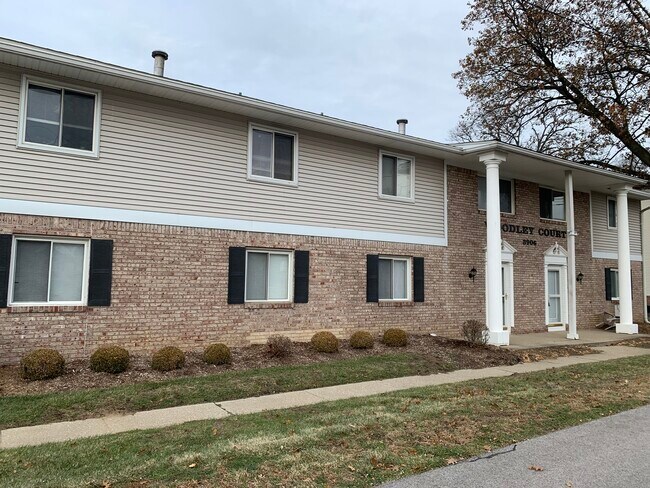 Primary Photo - 3906 W Sylvania Ave