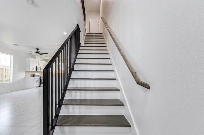 Building Photo - 5912 Mayle St