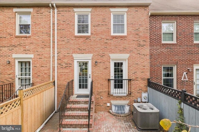 Building Photo - 441 Old Town Ct