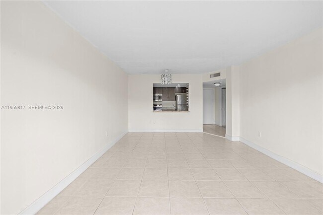 Building Photo - 4164 Inverrary Dr