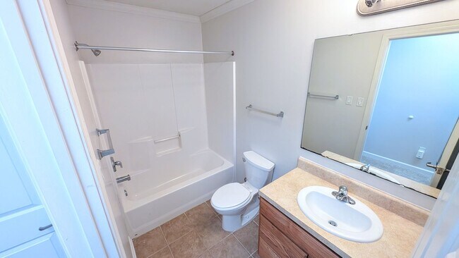 Building Photo - Turnabout Lane Duplex