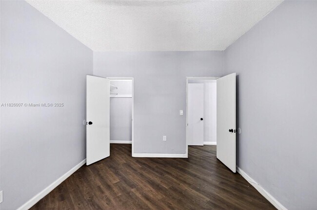 Building Photo - 215 30th St
