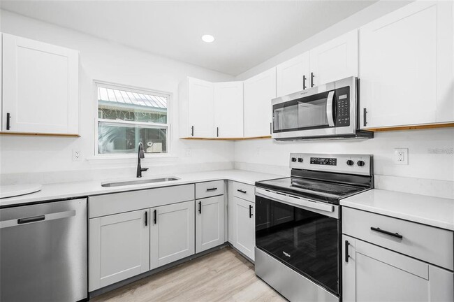 Building Photo - 1523 NE 1st Ave