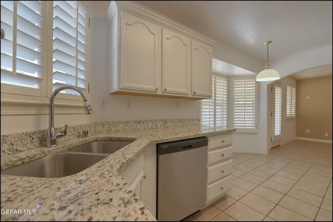 Building Photo - 7097 Tierra Roja St