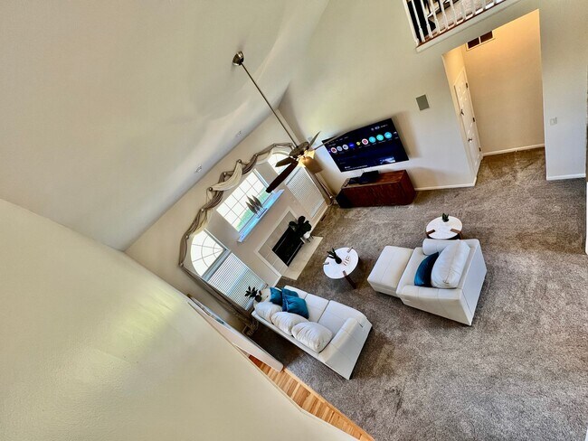Building Photo - Large executive home in pool community Mas...