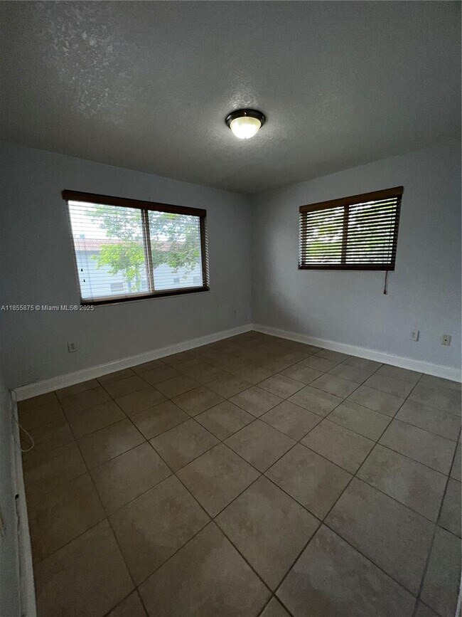 Building Photo - 6530 Lake Patricia Dr