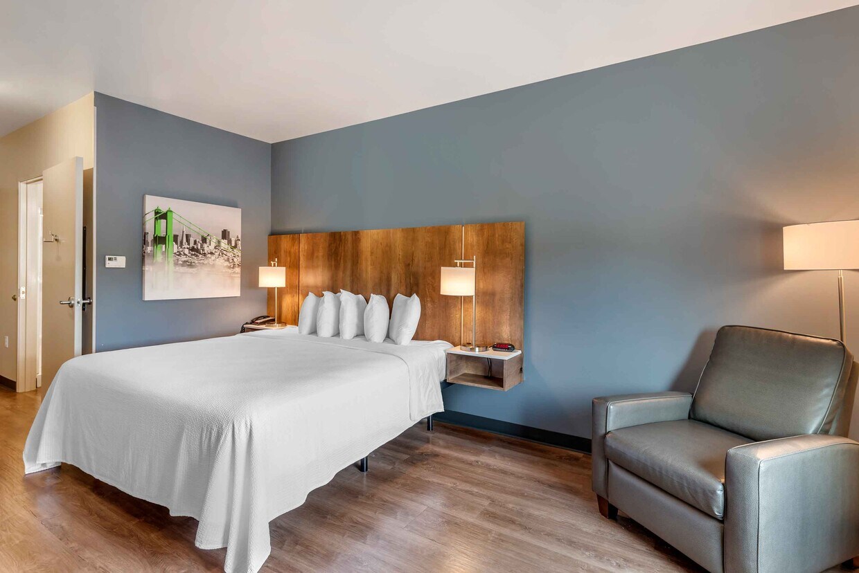 Building Photo - Furnished Studio-Colorado Springs - Center...