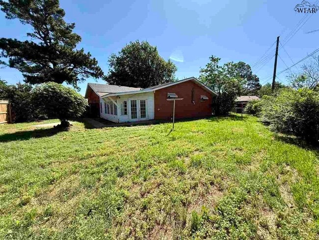 Building Photo - 1210 Clover Dr