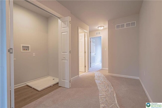 Building Photo - 746 Blue Heron Dr