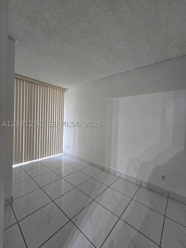 Building Photo - 16909 N Bay Rd
