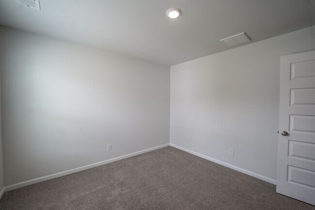 Building Photo - AVAILABLE NOW!