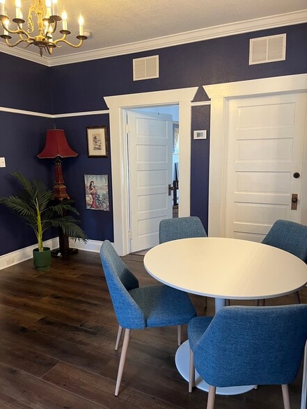 Building Photo - 402 E North St