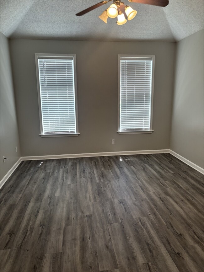 Building Photo - 9150 Cinderhill Cove E