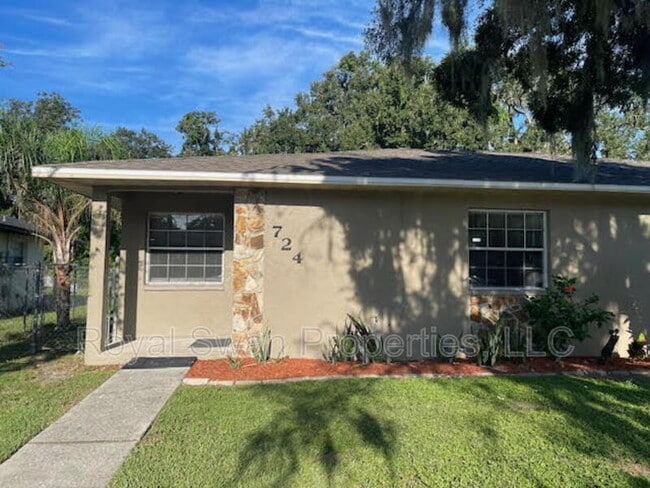 Building Photo - 724 Zella Ln