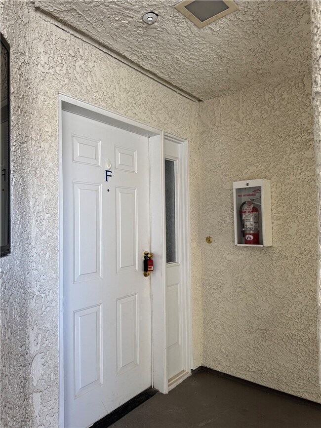 Building Photo - 2022 Merrill Ln