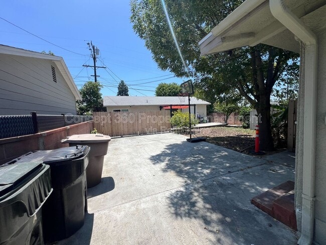 Building Photo - 144 Primrose Ave