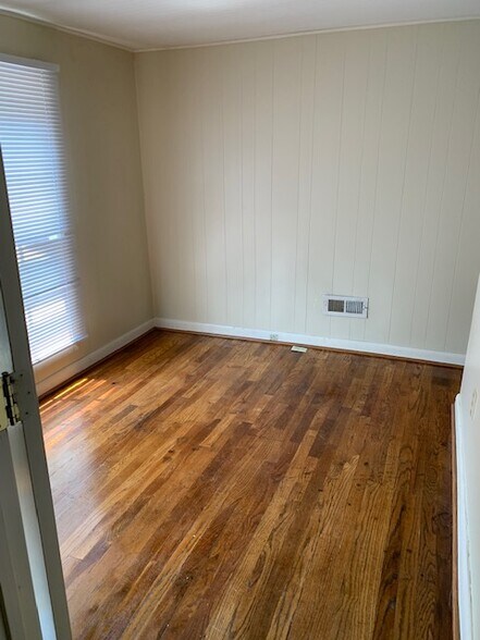 Small bedroom - 1328 Chestnut St