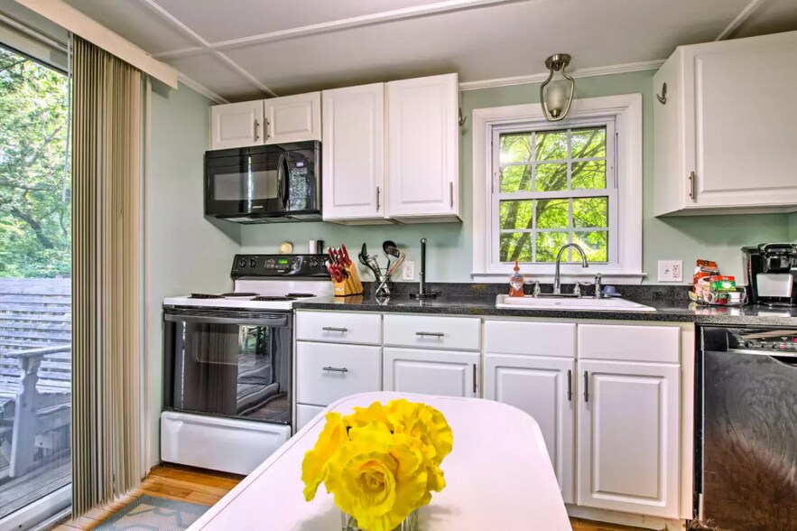 Building Photo - 200 Point Judith Rd